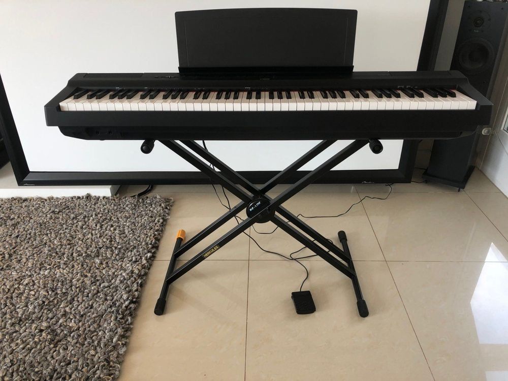 Yamaha P125 B + Stand Hercules EzLok Kaufen auf Ricardo