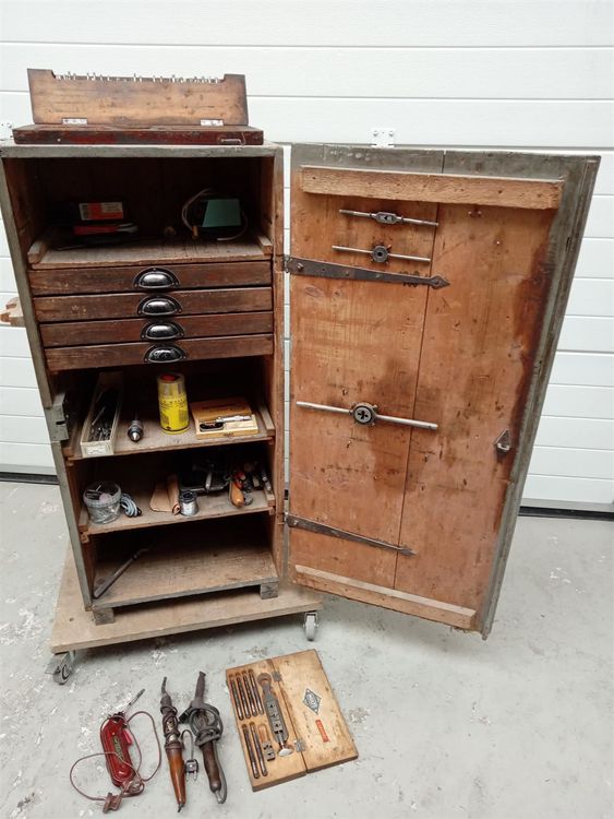 * Antiker Werkzeugkasten mit Inhalt | Kaufen auf Ricardo