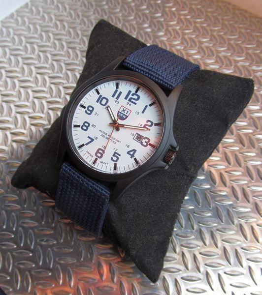 XI Military Uhr Blau mit Datum | Kaufen auf Ricardo