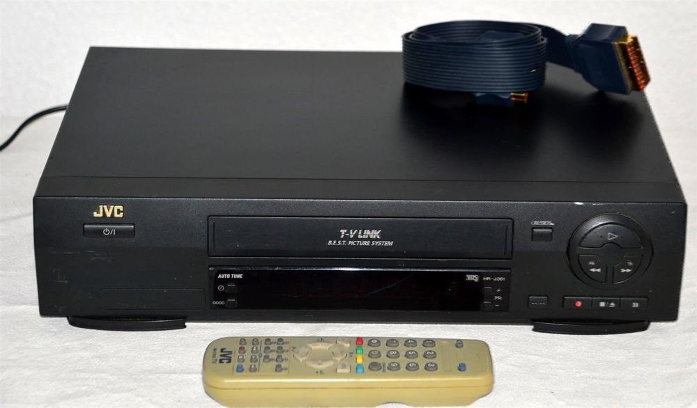 Magnétoscope VHS JVC + télécommande (D'occasion) à Cormondrèche pour