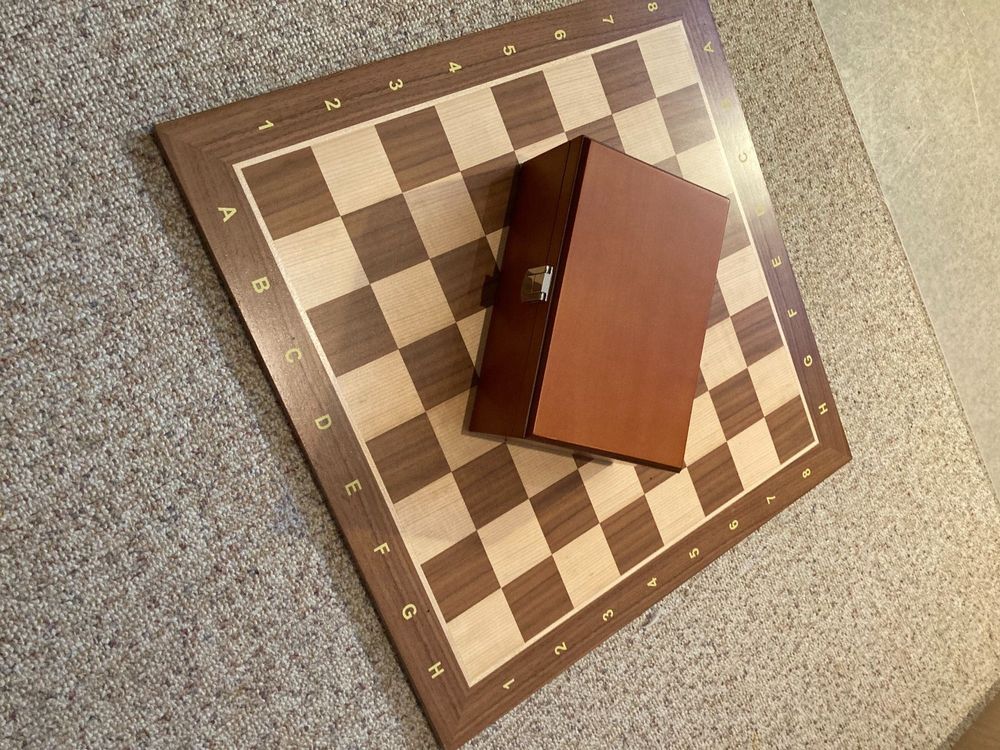 Schachbrett komplett mit Figuren Kaufen auf Ricardo Schachbrett komplett mit Figuren Kaufen auf Ricardo