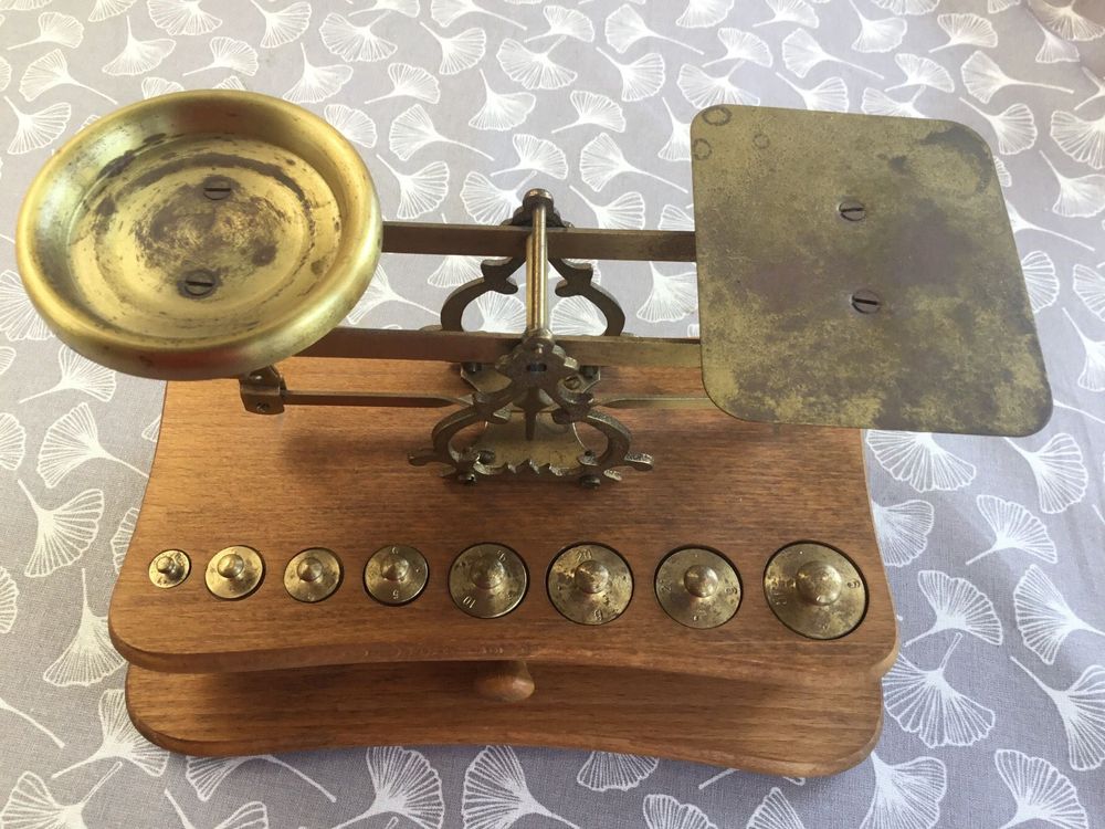 Alte Waage mit Gewichten. Kaufen auf Ricardo