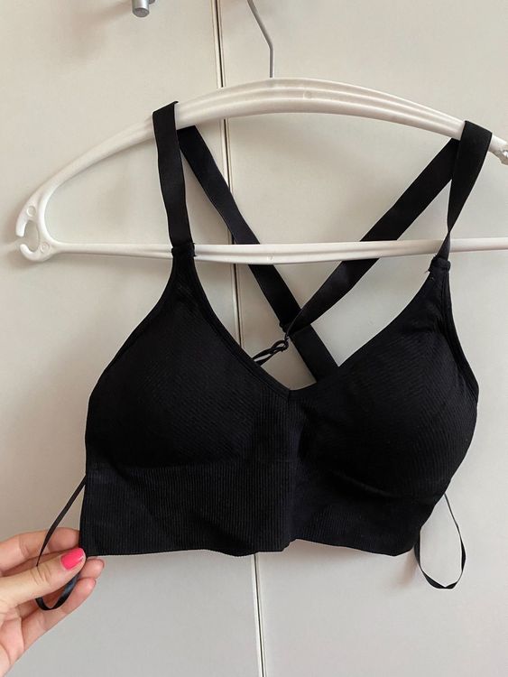 H&M Sport BH in Schwarz Kaufen auf Ricardo