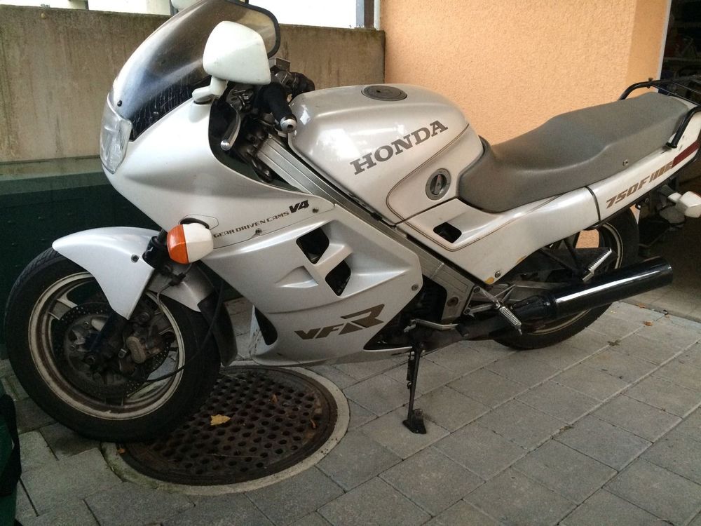 2 Honda VFR 750F RC24 Jg 1986 | Kaufen auf Ricardo