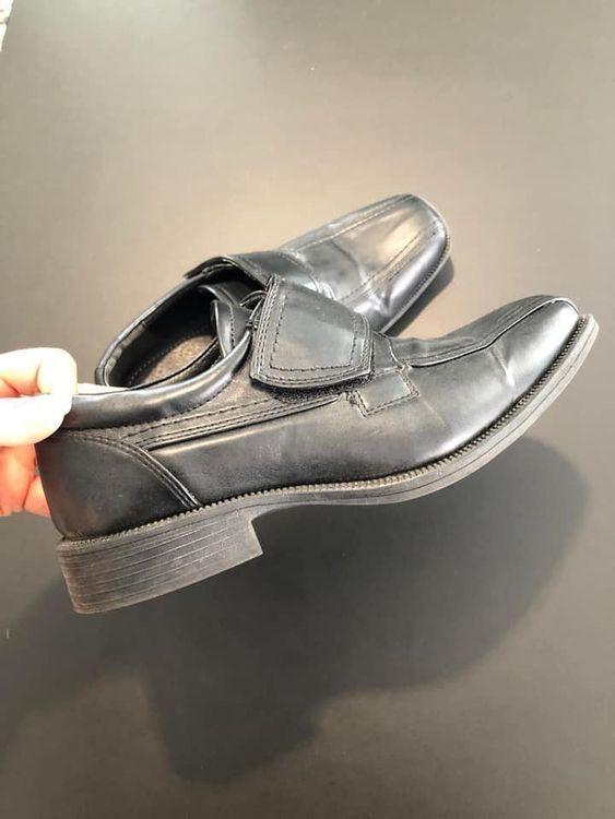 Schwarze Schuhe Gr. 39, Klettverschluss 1