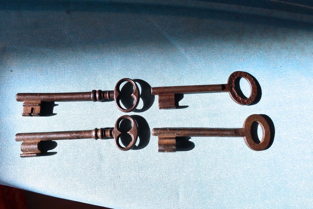 alte antike Schlüssel Vintage 4er Set Kaufen auf Ricardo