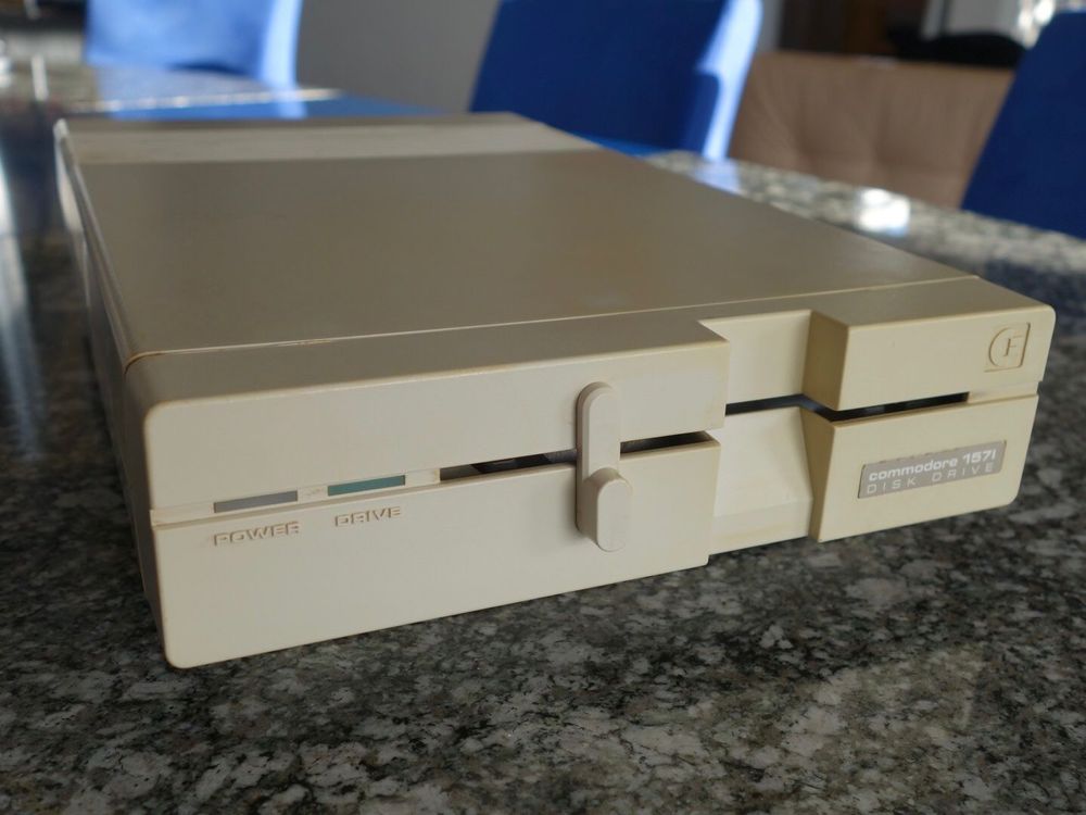 Commodore Disk Drive 1571 für C64/C128 Kaufen auf Ricardo