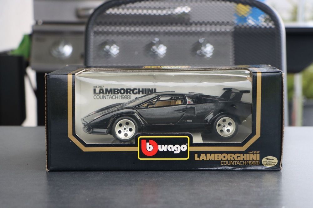 Lamborghini countach 1988 voiture miniature de collection Bburago Burago  1/18 