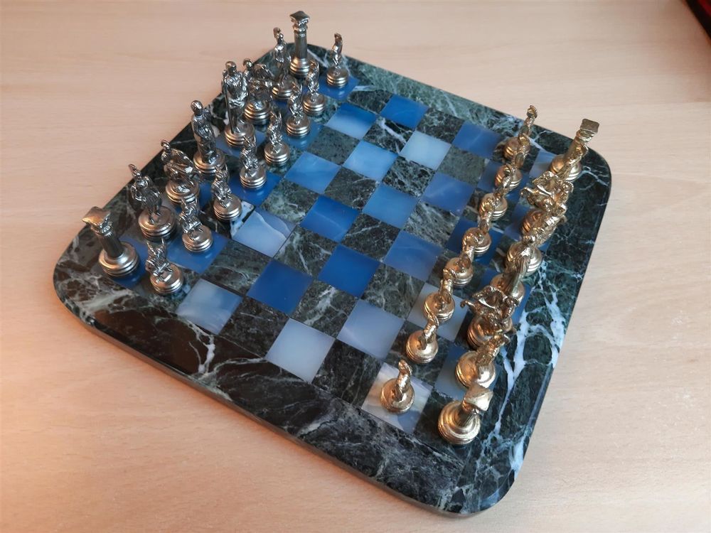 Schachbrett mit Figuren Acheter sur Ricardo Schachbrett mit Figuren Acheter sur Ricardo