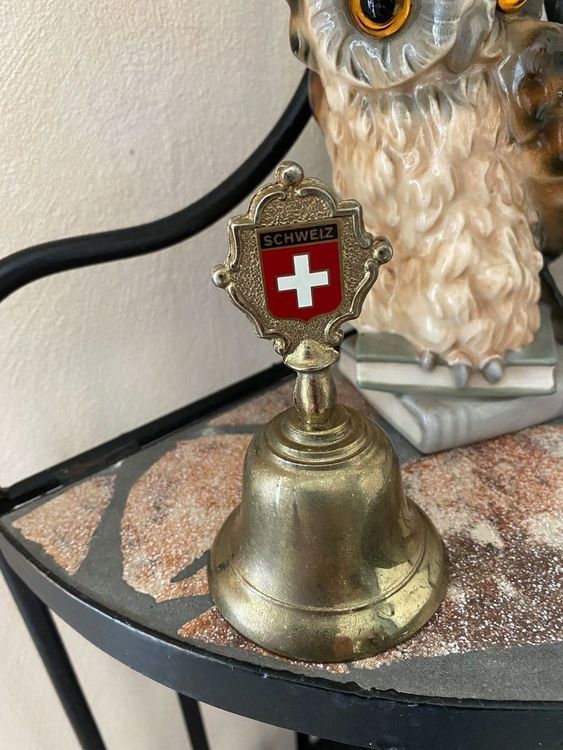 Antike Glocke mit Schweizerkreuz 1