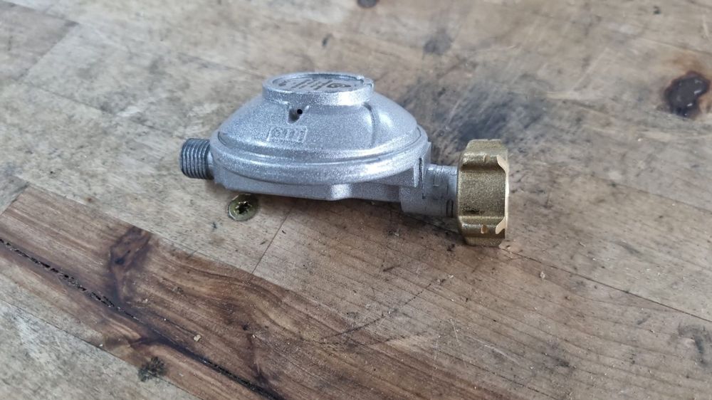 Druckminderer zu Gasgrill 30mBar Kaufen auf Ricardo