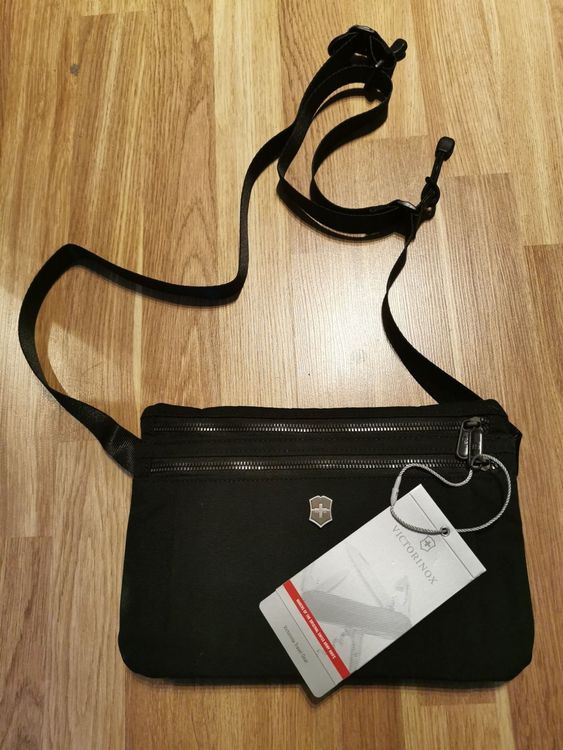 Victorinox Compact Cross body Bag Kaufen auf Ricardo