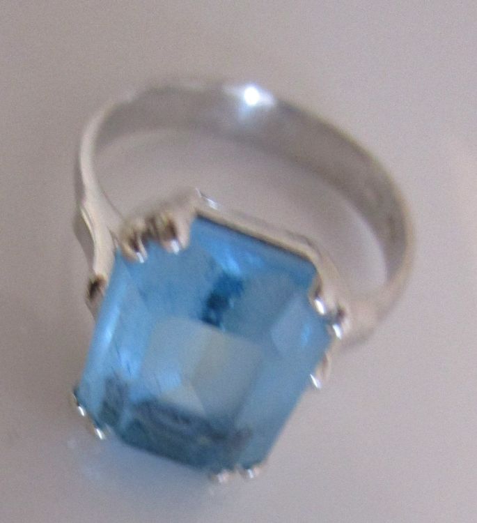 schöner Ring mit hellblauem Stein Silber 1