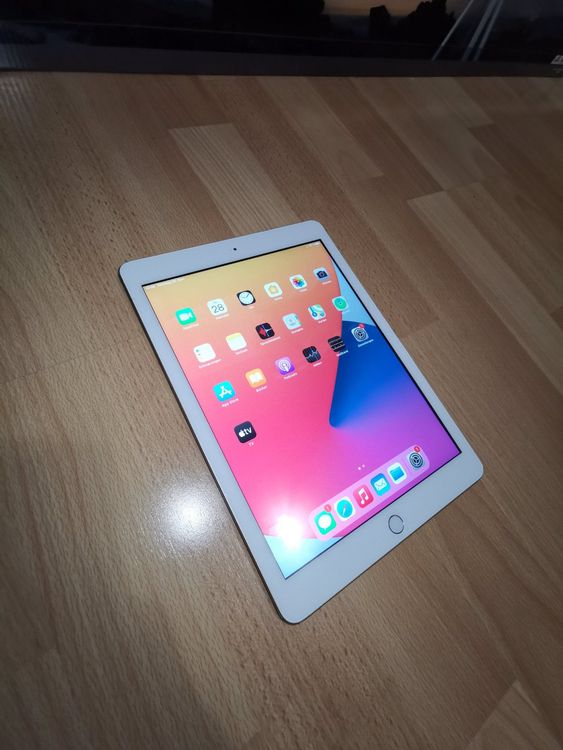Apple Ipad 5 Tablet 32GB 1