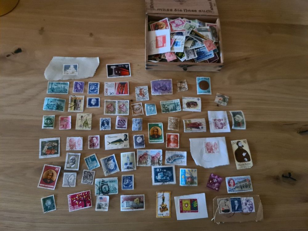 Über 350 Briefmarken aus aller Welt 1