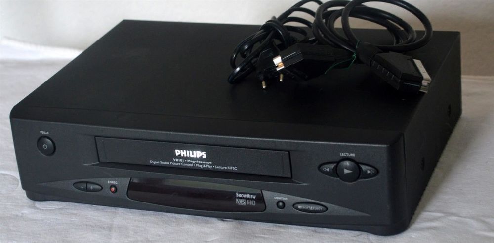 Magnétoscope VHS Philips VR686 – PAL / SECAM – Télécommande + Câble Péritel