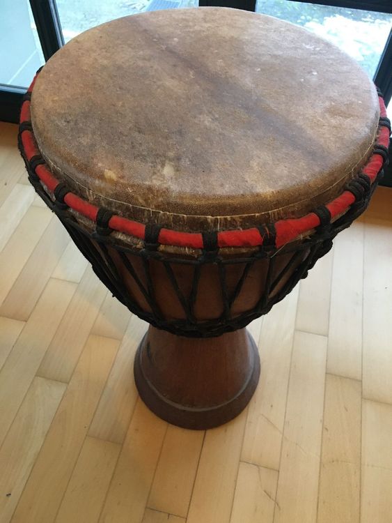 Djembe mit praktisch ungebrauchtem Fell Kaufen auf Ricardo