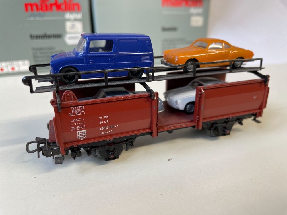 Wagon Märklin HO Réf 4613 – Autotransportwagen – Porsche Beetle – Occasion