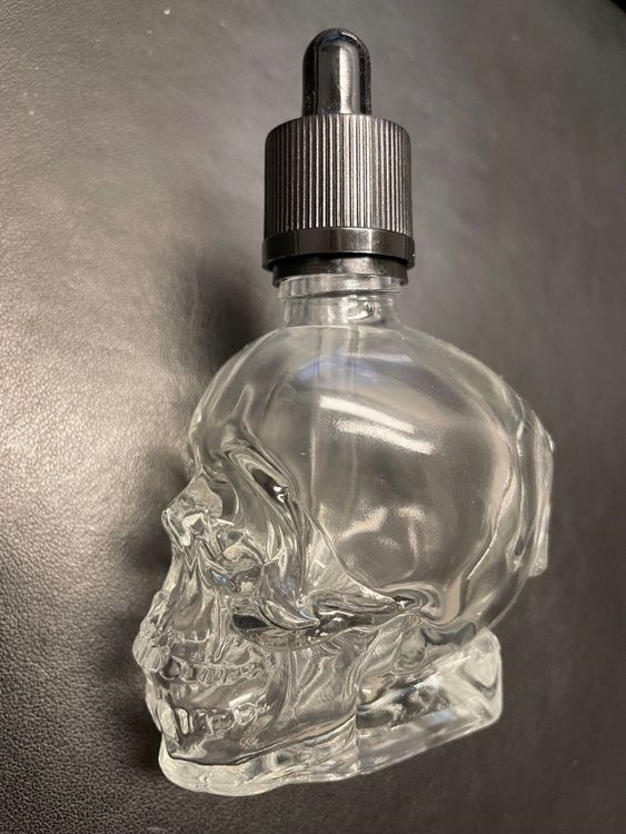 Skull mit Pipette / Pipettenflasche 1