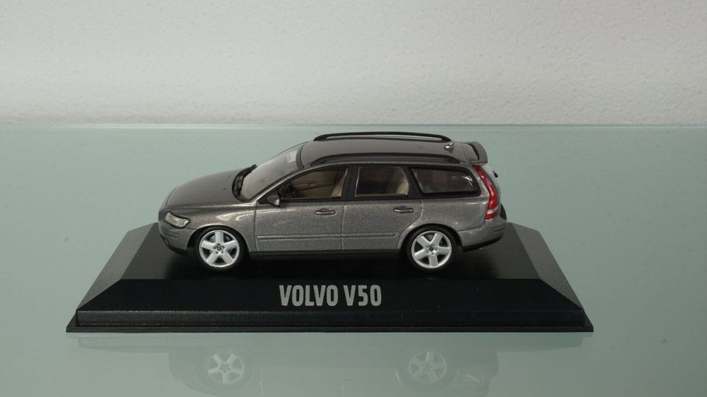 volvo v40 miniature
