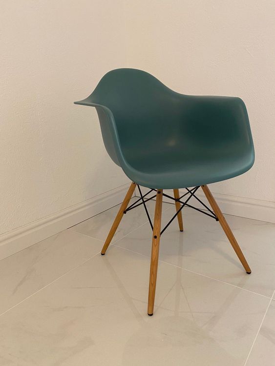 VITRA Eames Armchair NEUWERTIG Kaufen auf Ricardo