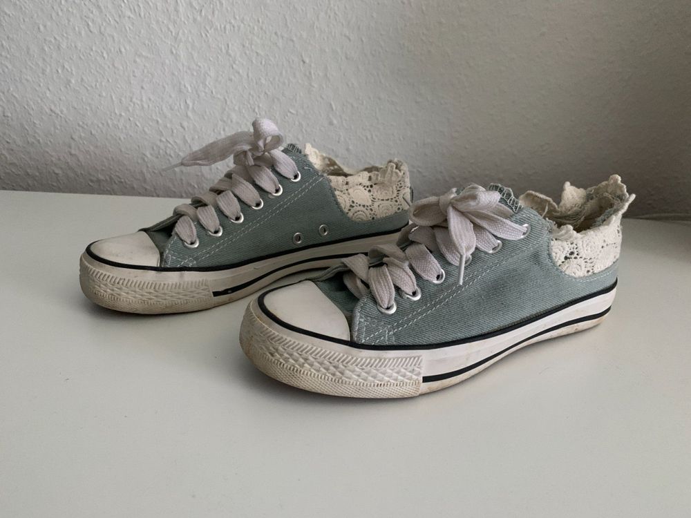 chucks hellblau