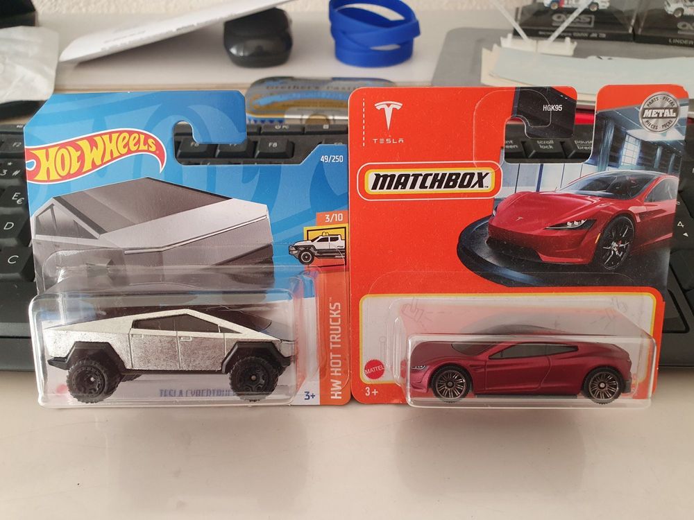 Hot wheels tesla cybertrack