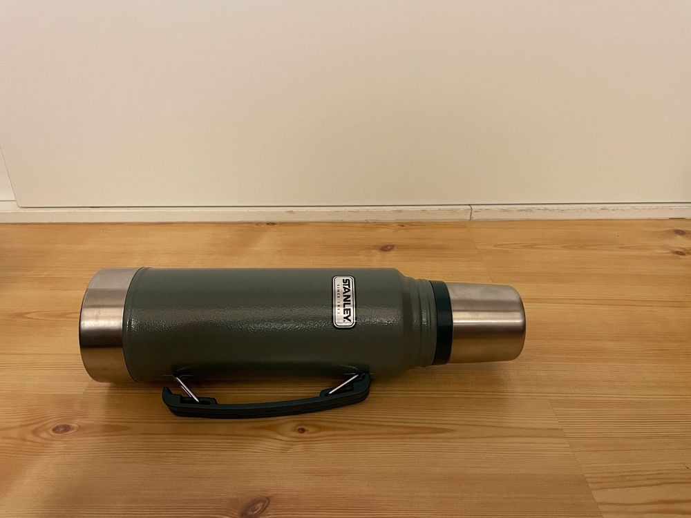 Stanley Thermos with cup lid Kaufen auf Ricardo