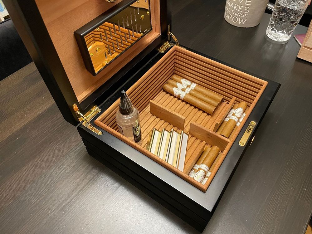 Adorini Humidor inkl. Davidoff Grand Cru Kaufen auf Ricardo