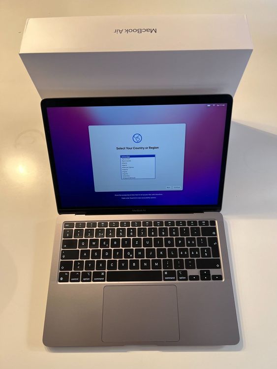 Macbook Air M1 & Thule Sleeve Kaufen auf Ricardo