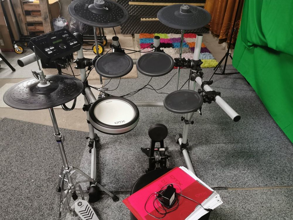 YAMAHA DTX500 EDrum + Roland Verstärker Comprare su Ricardo