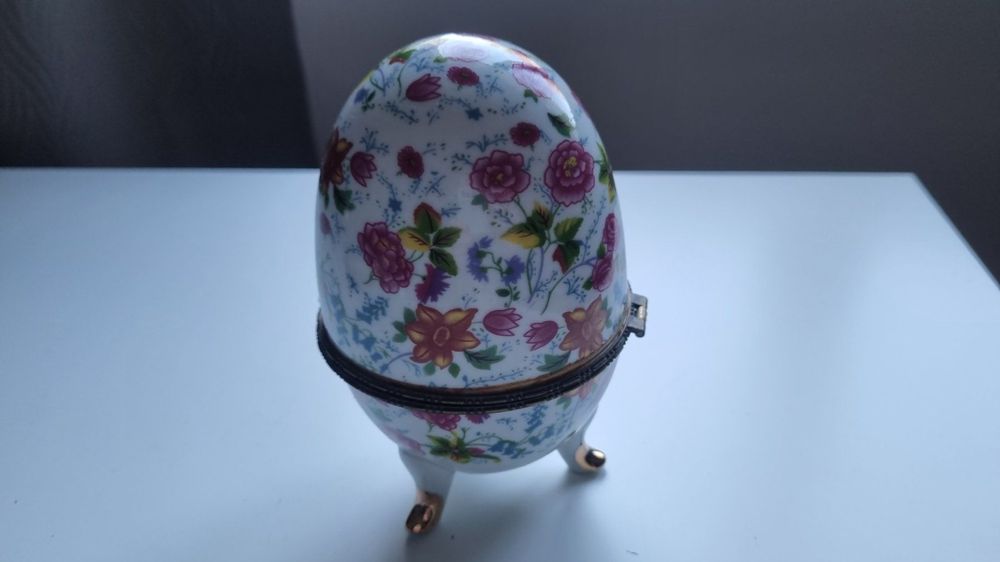 16cm Porzellan-Ei Motiv Blumen Schmuckdose auf Füßchen stehend aufklappbar