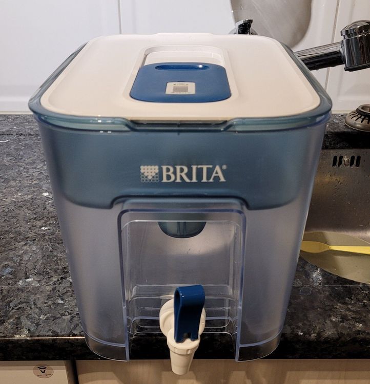 BRITA Wasserfilter flow /Getränkespender Kaufen auf Ricardo