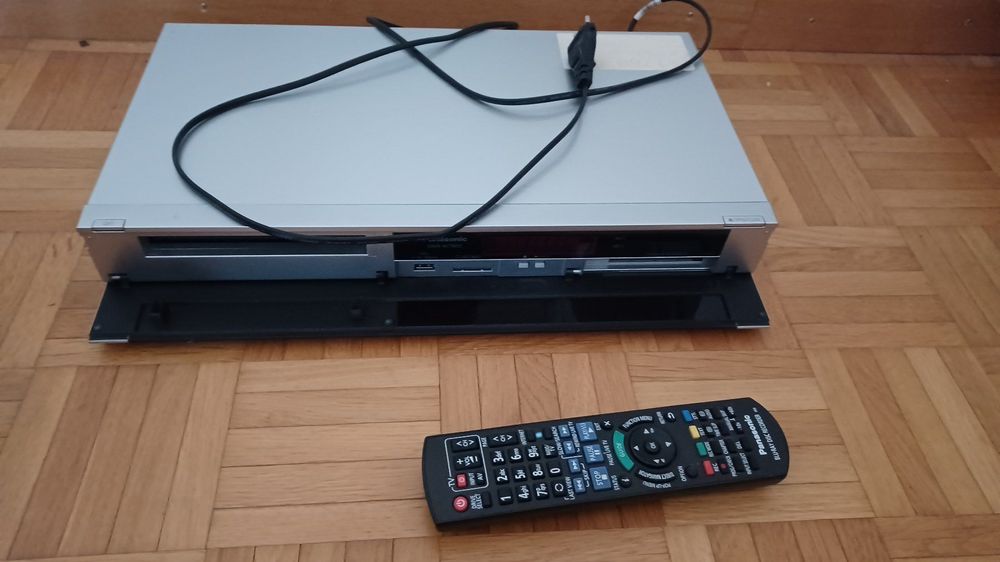 **BluRay Disc Recorder Panasonic DMRBCT835** Kaufen auf Ricardo