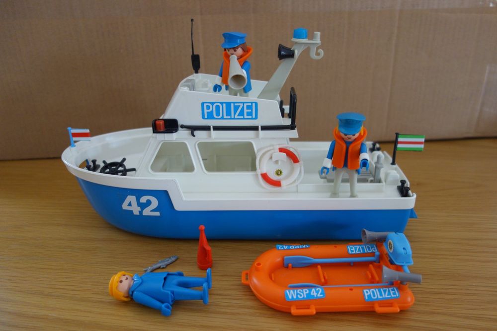Set D'accastillage Robbe 1051 Pour Bateau Police W4 - Neuf, Modèle Réduit