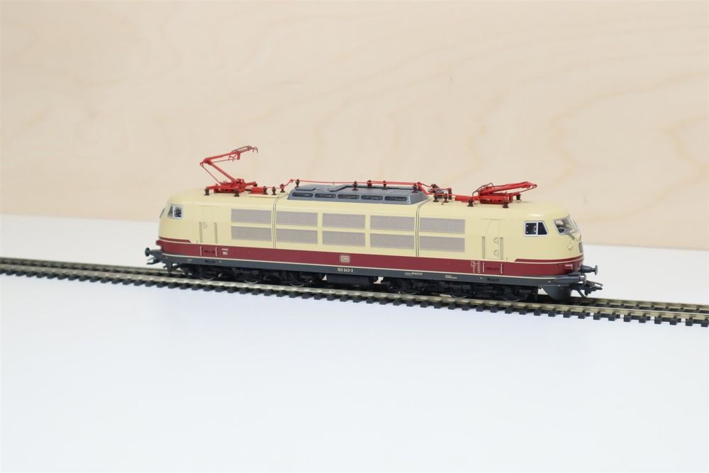 Märklin E-Lok BR103 MFX + Sound 39170 - Rarität Club Modell | Kaufen ...