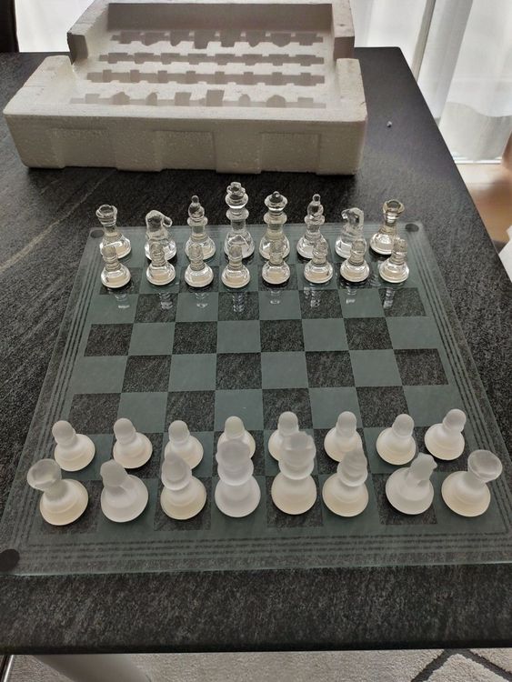 Schachbrett und Figuren aus Glas von Carlit Kaufen auf Ricardo Schachbrett und Figuren aus Glas von Carlit Kaufen auf Ricardo