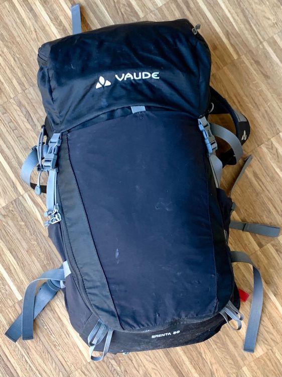 VAUDE Brenta 30 Backpack – 30L Hiking Pack, Breathable, Rain Cover, Eco-Friendly