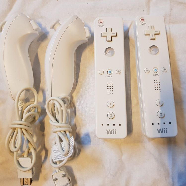 Nintendo Wii Controller und Nunchuck Kaufen auf Ricardo