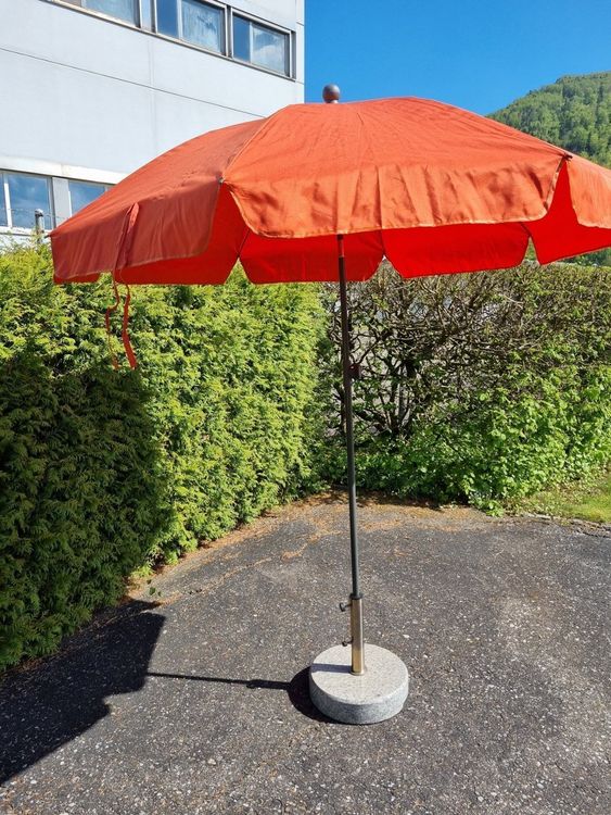 Sonnenschirm Ø180 cm mit Schirmständer 1