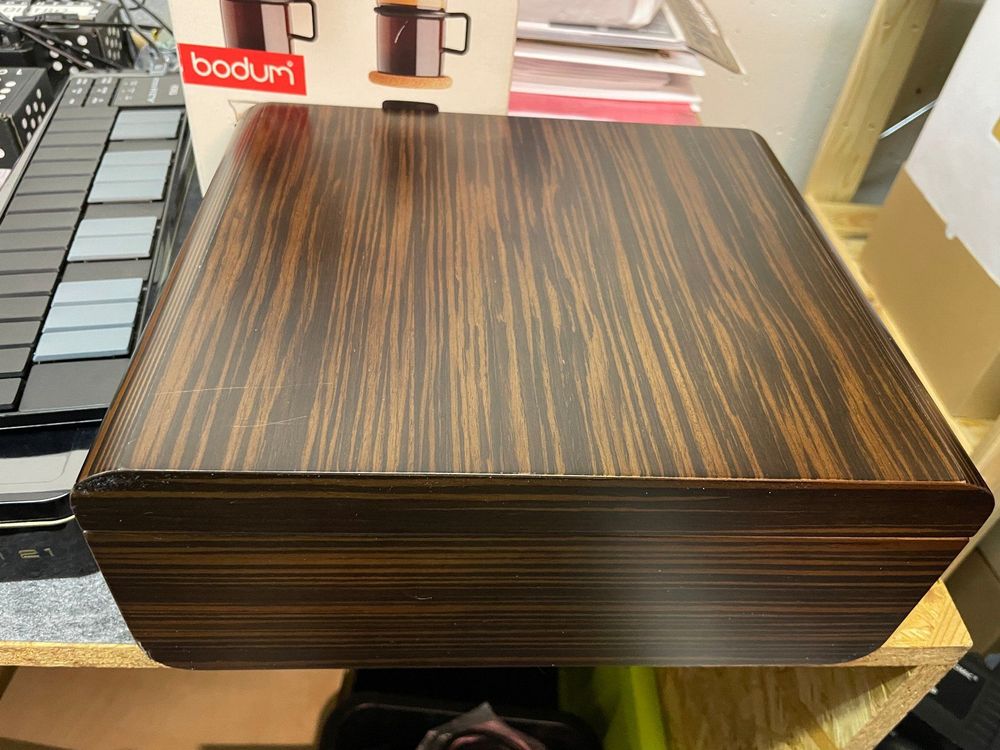 Humidor mit Boveda Halterung und Zubehör Kaufen auf Ricardo