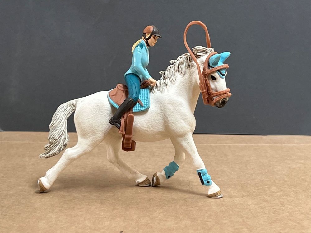 Schleich 42111 Turnierreiterin Reiterin Pferd | Kaufen auf Ricardo