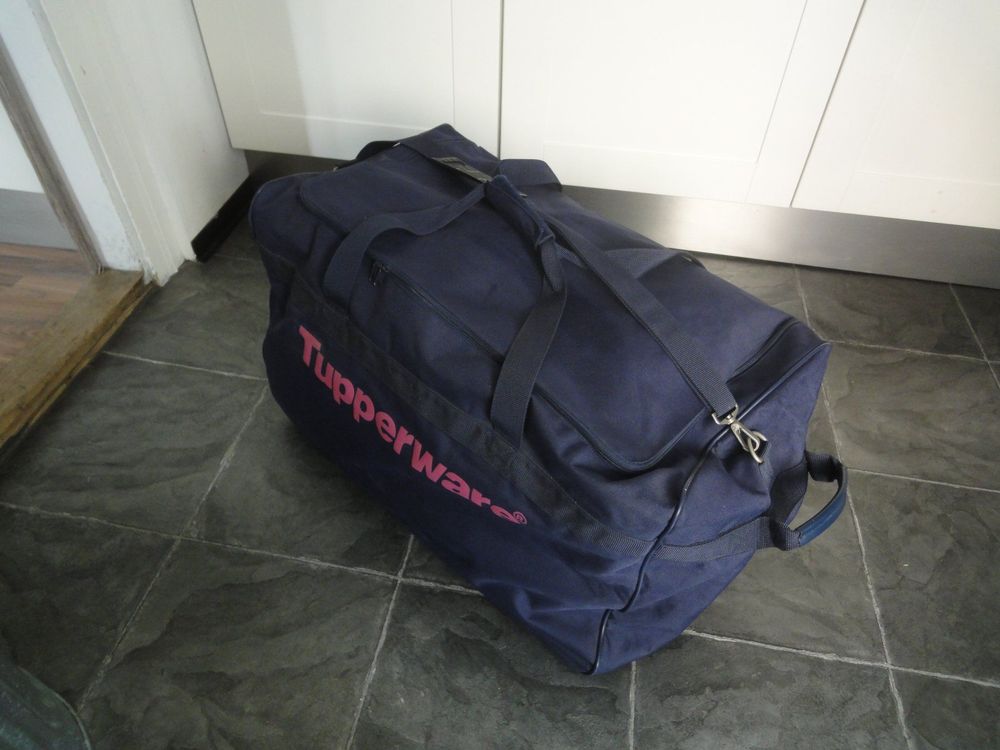 Grosse Reisetasche oder Sporttasche mit Rollen Tupperware 1