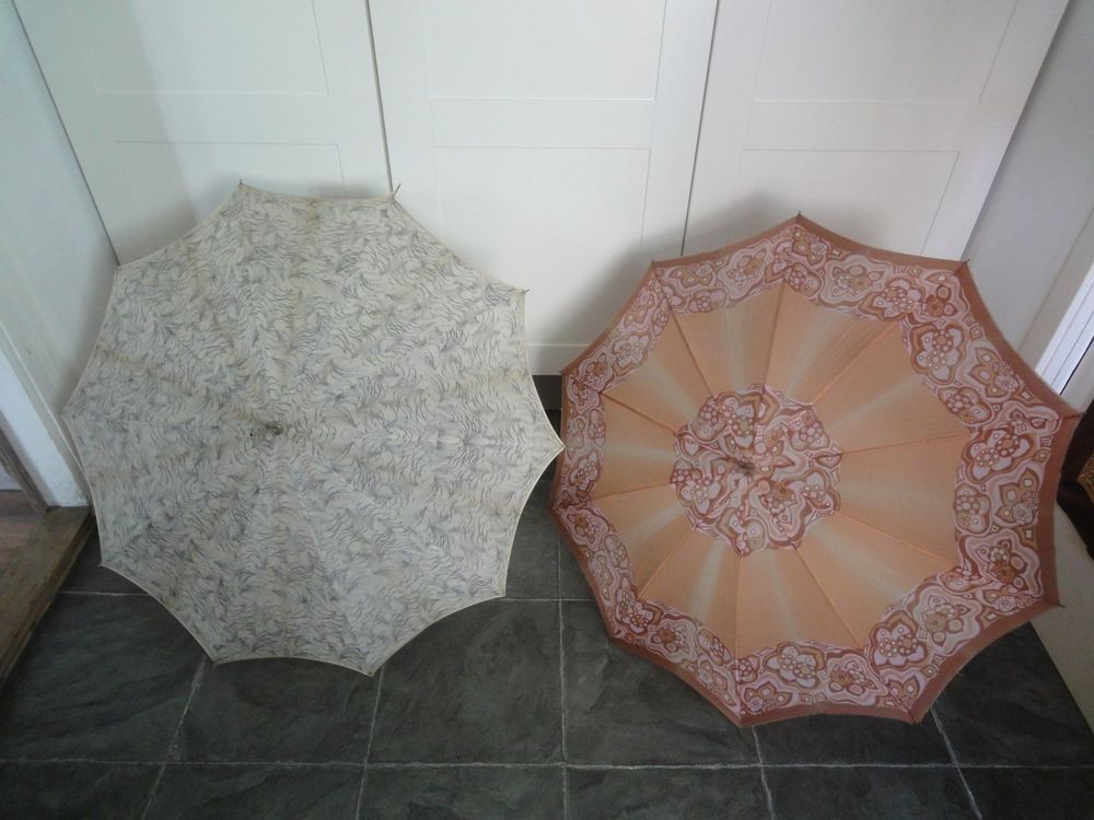 2 alte Regenschirme 1
