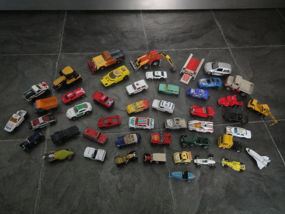 Diverse Spielzeugautos 1