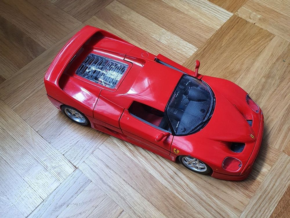 voiture ferrari miniature