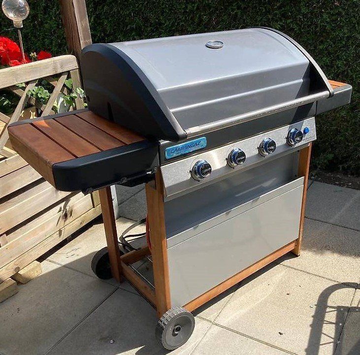 grosser Gasgrill von Campingaz mit leerer Gasflasche Acheter sur Ricardo