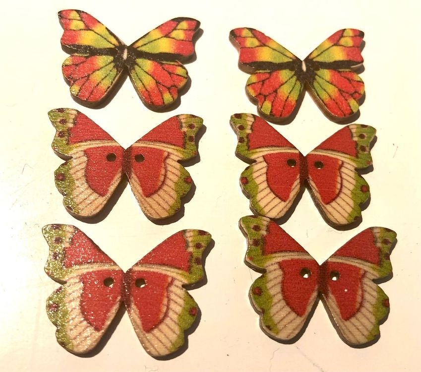 4+2 Holzknöpfe - Grün/Rot - Schmetterlinge 1
