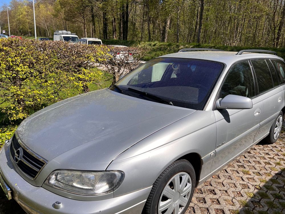 Opel omega 2001