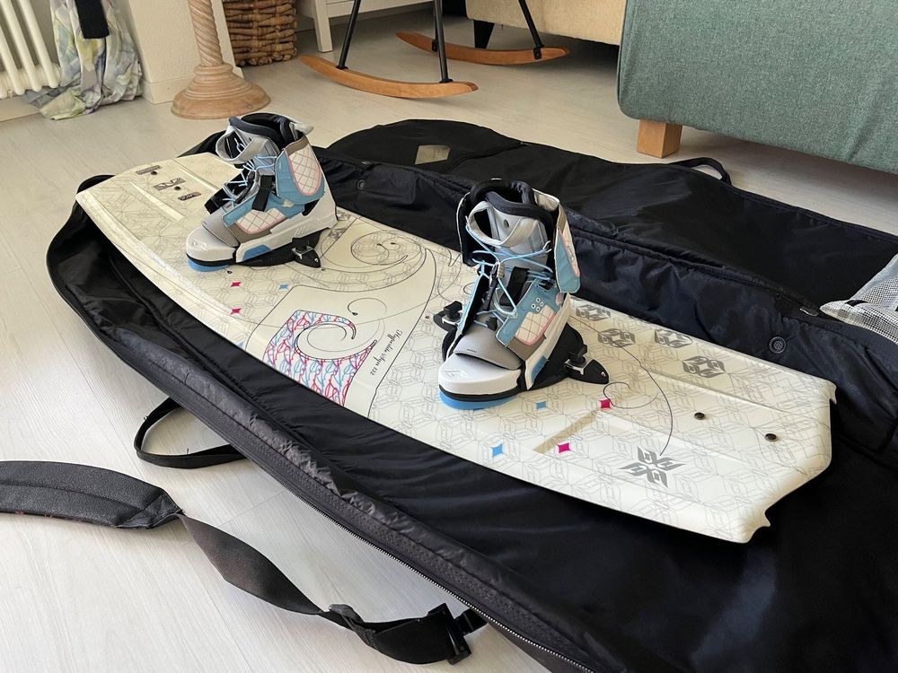 Hyperlite Syn 132 wakeboard , the board was Used ONCE! Kaufen auf Ricardo